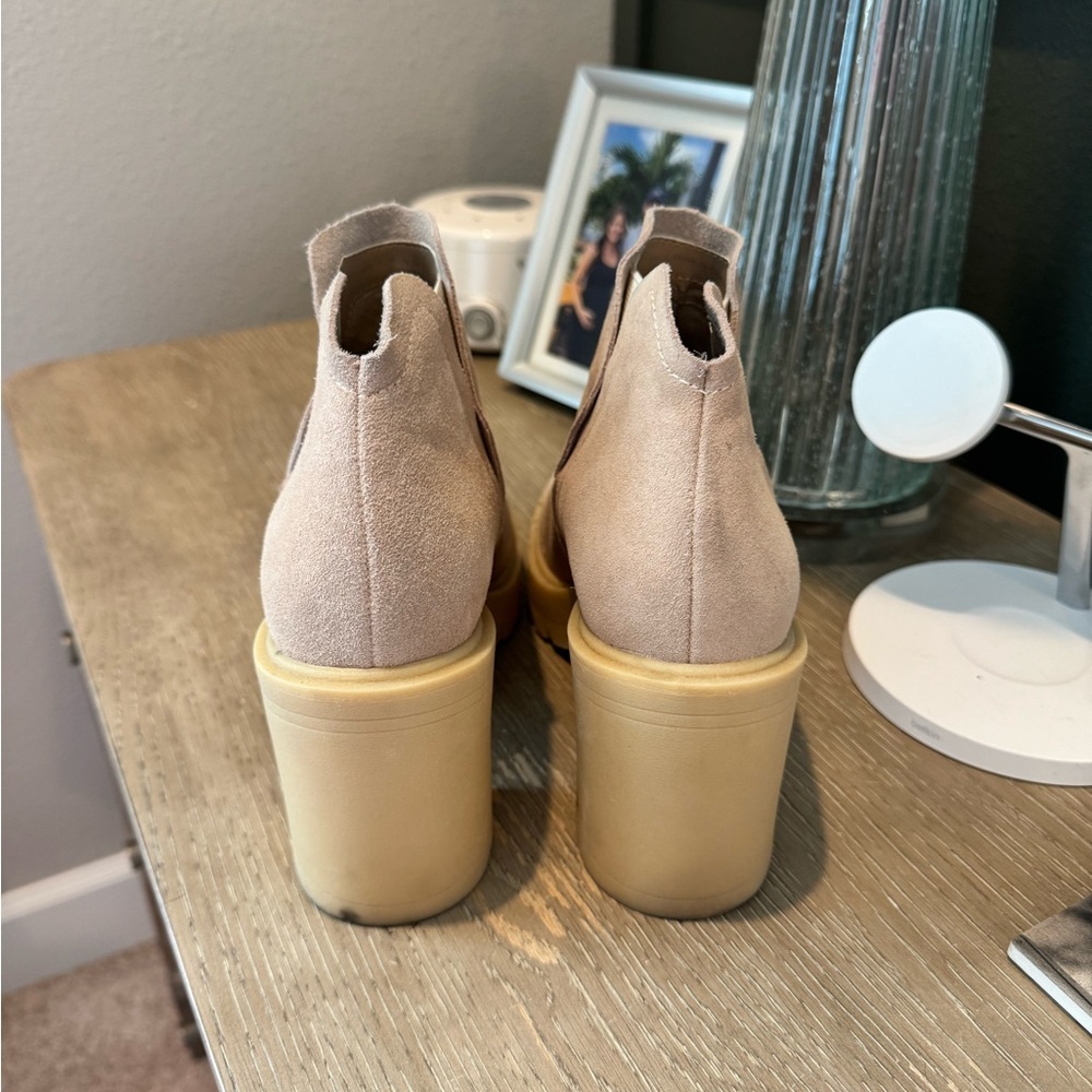 Dolce Vita Cashe H20 Suede Lugged Sole Block Heels 8 - Picture 8 of 8